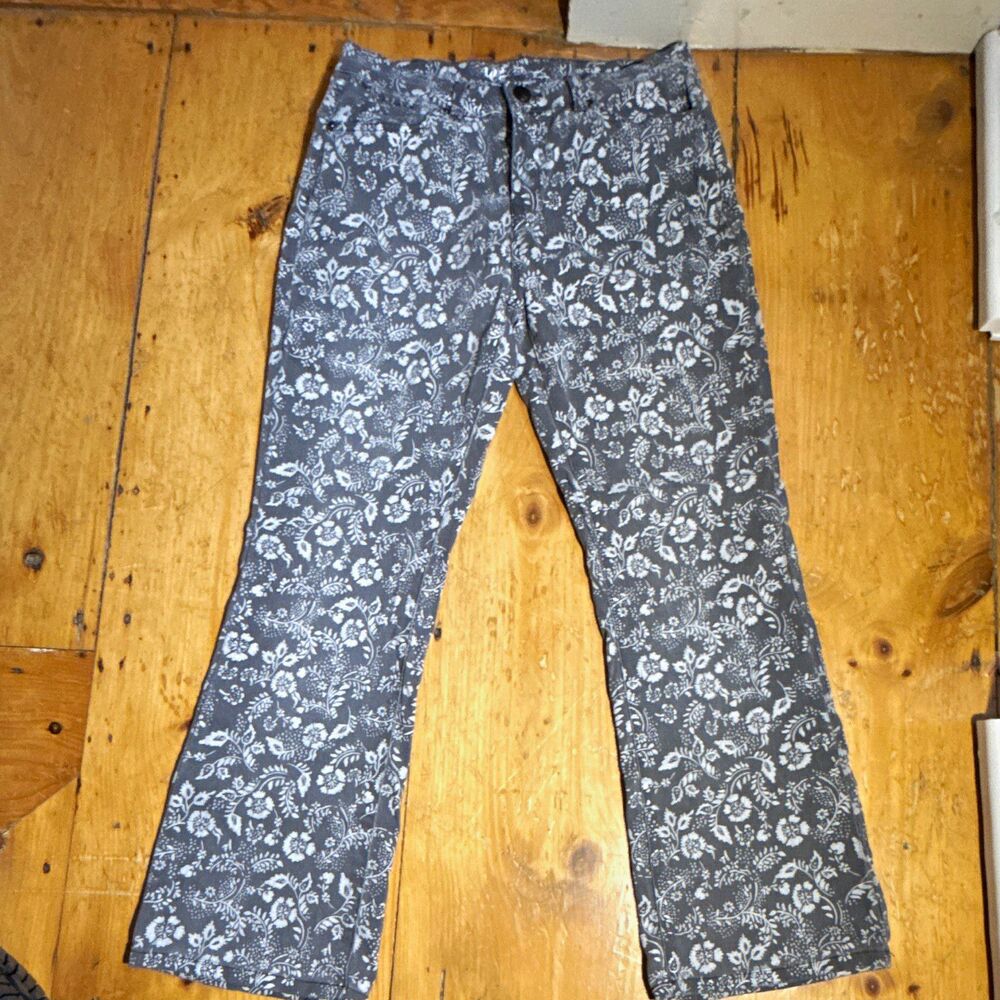 DG2 Women’s 12P Petite Gray/White Floral Denim Pants Straight Leg 27" Pockets